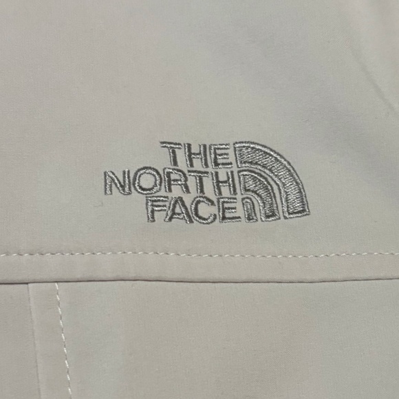 The North Face - Calentito (A7WZ) Women's Windproof Jacket  - Size L - Picture 2 of 4